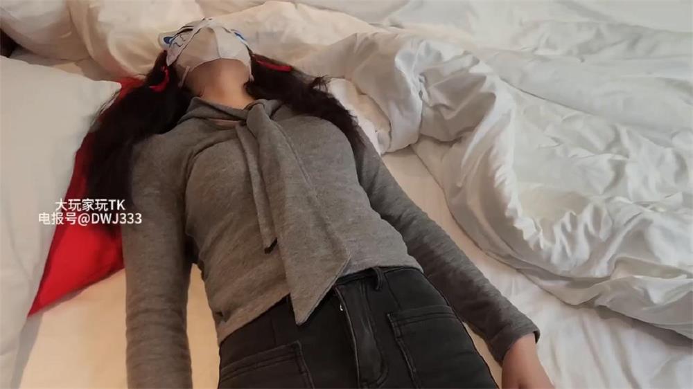 【通城大玩家】狐狸面具妹子黑丝足枷挠痒TK