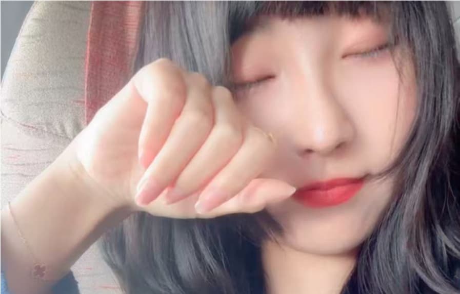 颜值女孩tk只挠脚