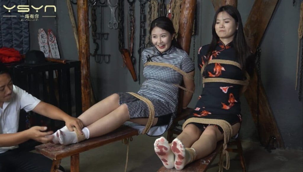 漂亮姐妹花江鑫柳依老虎凳TK夹脚趾