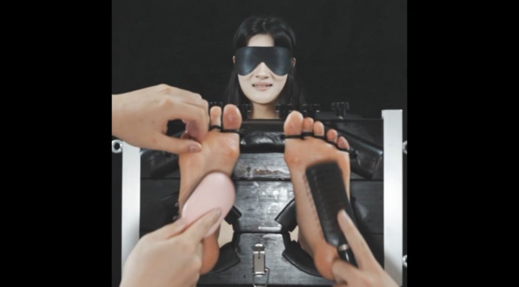 黄埔出品-035 嫩脚幼师