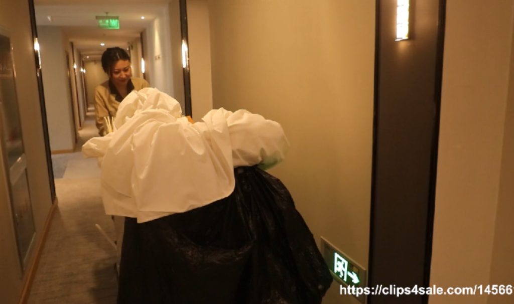 CGBF Chinese hotel cleaner’s feet 挠舔美女保洁