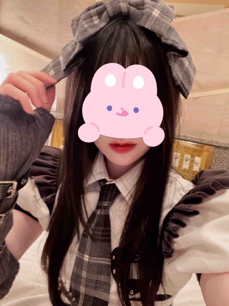 [自购首发]Onlyfans玉足少女爱酱首次参与TK拍摄狂笑不止