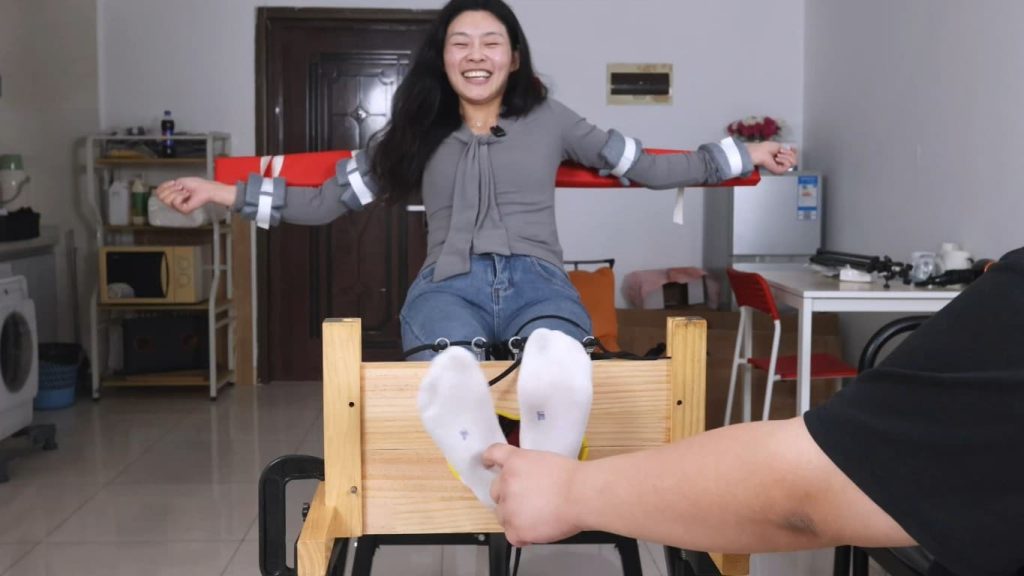 足枷TK素人主持人