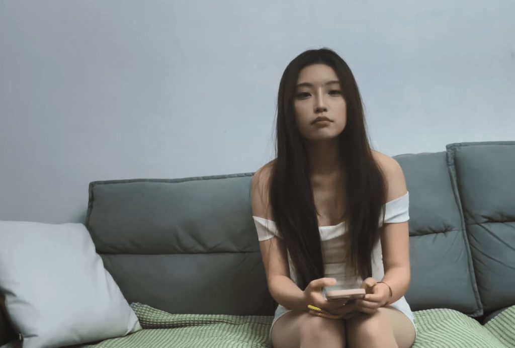 禾一原创 《单纯的姐姐》性感小饱在线演绎